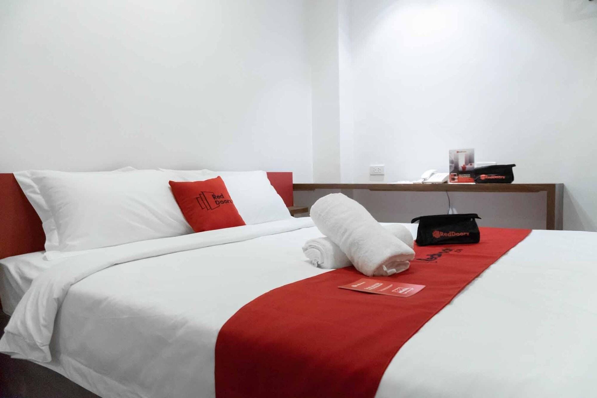 Reddoorz Plus At Mm Hotel Las Pinas Former Reddoorz Plus Near Bamboo Organ Ngoại thất bức ảnh