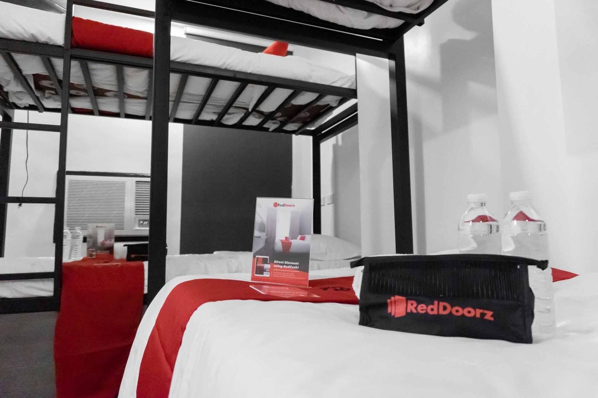 Reddoorz Plus At Mm Hotel Las Pinas Former Reddoorz Plus Near Bamboo Organ Ngoại thất bức ảnh
