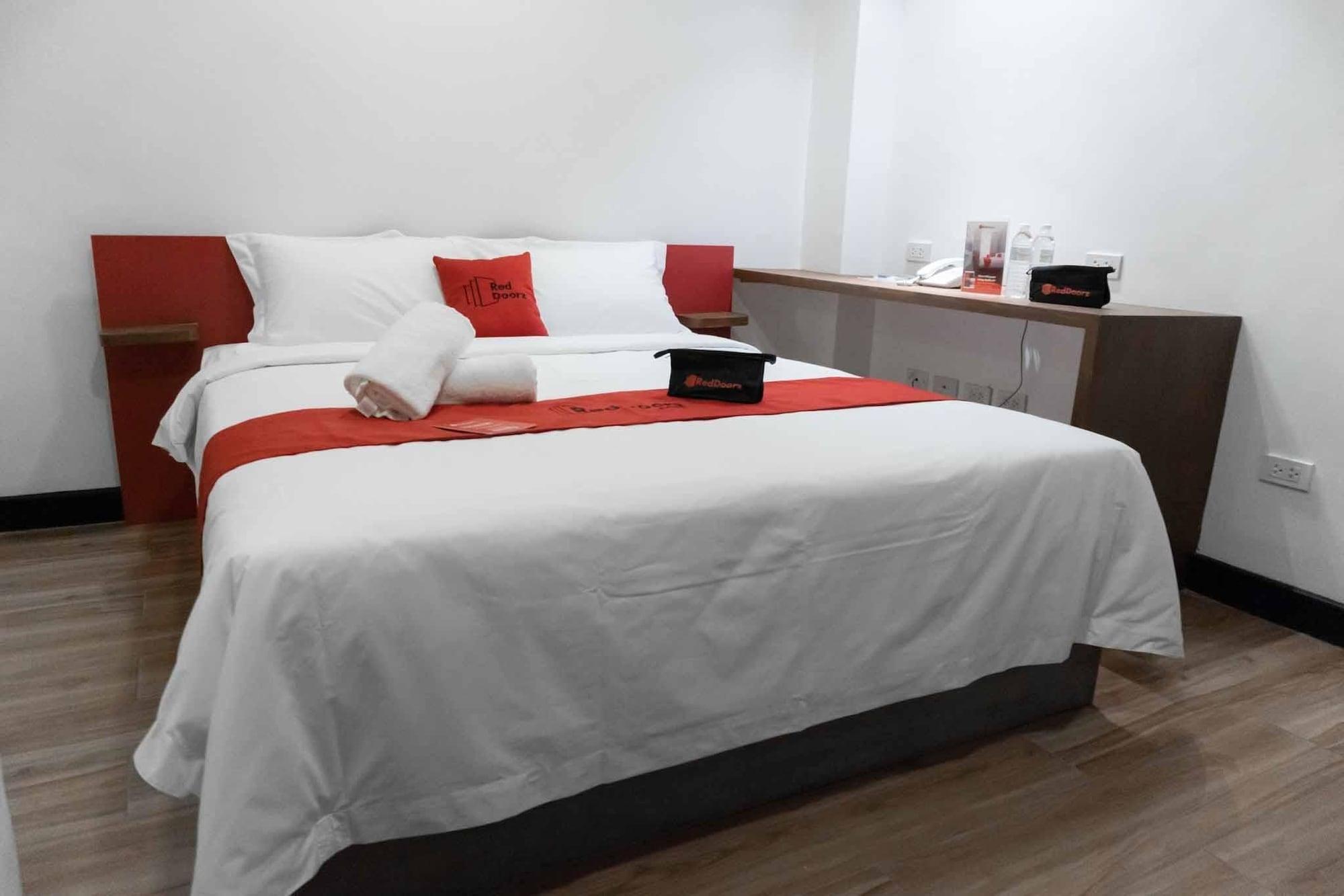 Reddoorz Plus At Mm Hotel Las Pinas Former Reddoorz Plus Near Bamboo Organ Ngoại thất bức ảnh